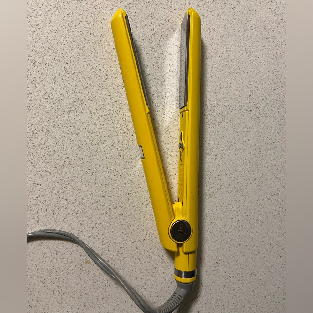 Dry Bar straightener